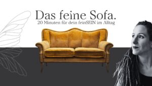 Thumbnail des feinSEIN Sofa Videoformats: gelbes Vintage-Sofa auf zweifarbigem Hintergrund, daneben Tanja Suppiger mit Dreadlocks. Text: ‚Das feine Sofa – 20 Minuten für dein feinSEIN im Alltag‘. Bild für Podcast und YouTube Folge über Nervensystem, Selbstregulation und feinfühliges Leben.